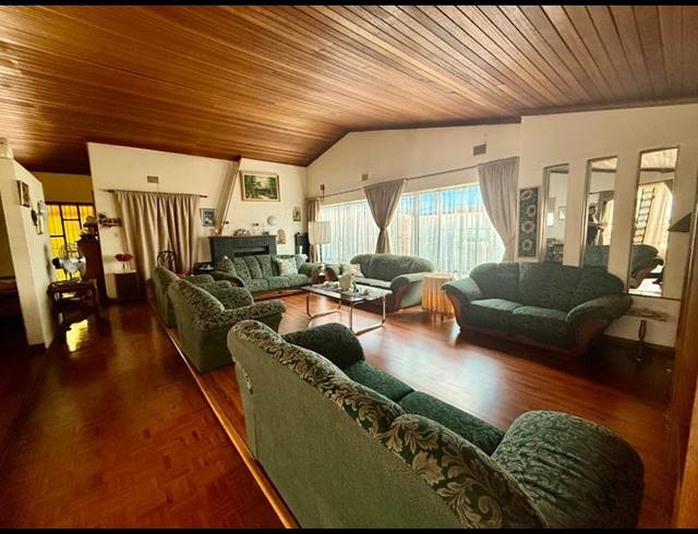 4 BEDROOM HOUSE FOR SALE IN VANDERBIJLPARK SW 1